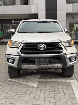 Toyota Hilux 2021 White