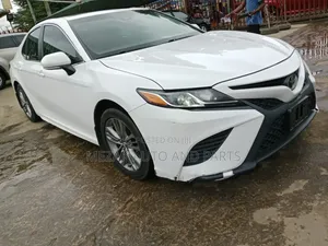 Toyota Camry 2018 White