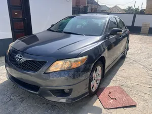 Toyota Camry SE 4dr Sedan (2.5L 4cyl 6AM) 2010 Gray