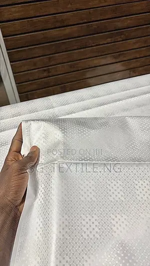 PHANTOM WHITE 7500 Per Yard