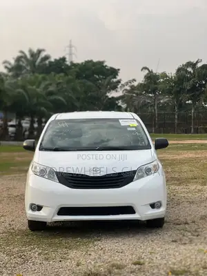 Toyota Sienna L 7 Passenger (3.5L 6cyl 6A) 2016 White