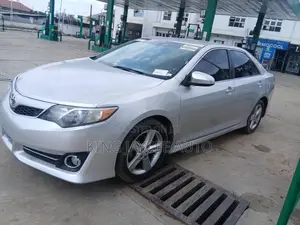 Toyota Camry SE 4dr Sedan (2.5L 4cyl 6A) 2013 Silver