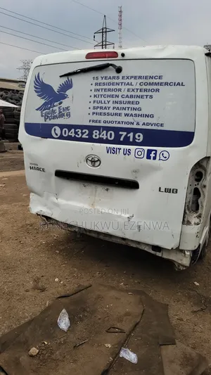 Toyota HiAce 2005 White