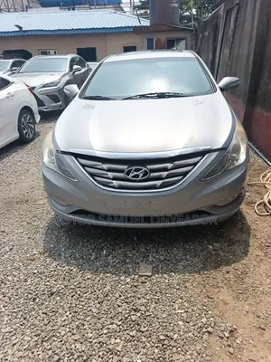 Hyundai Sonata Limited Sedan FWD (2.4L 4cyl 6A) 2011 Silver