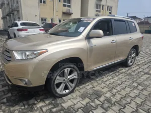 Toyota Highlander Limited 2011 Gold