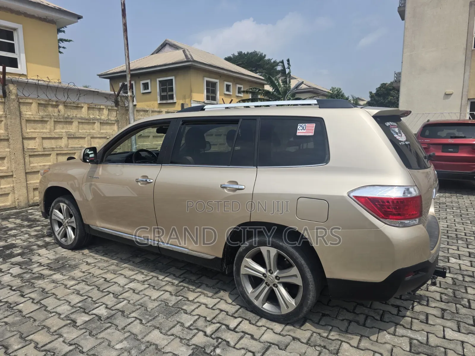 Toyota Highlander Limited 2011 Gold