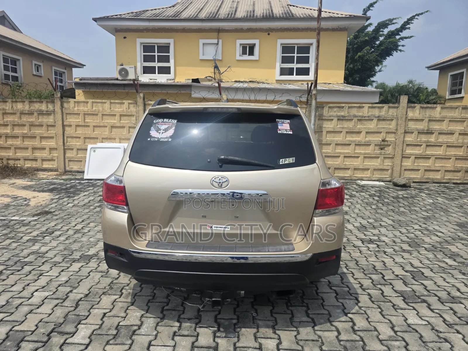 Toyota Highlander Limited 2011 Gold