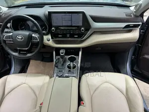 Toyota Highlander Platinum AWD 2020 Blue