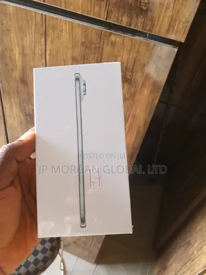 New Apple iPhone 17e 256 GB