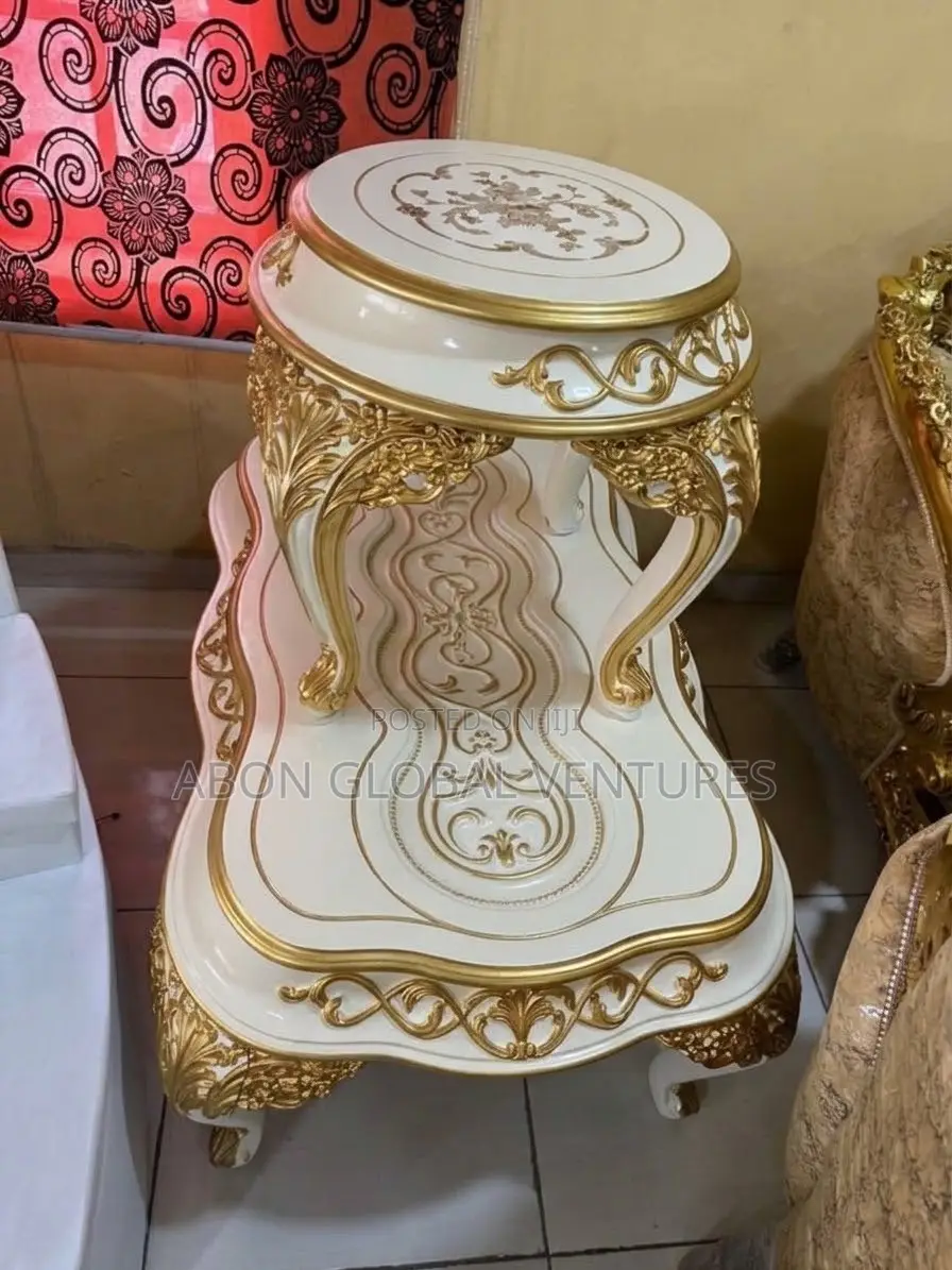 Executive Royal Center Table With Side Stools