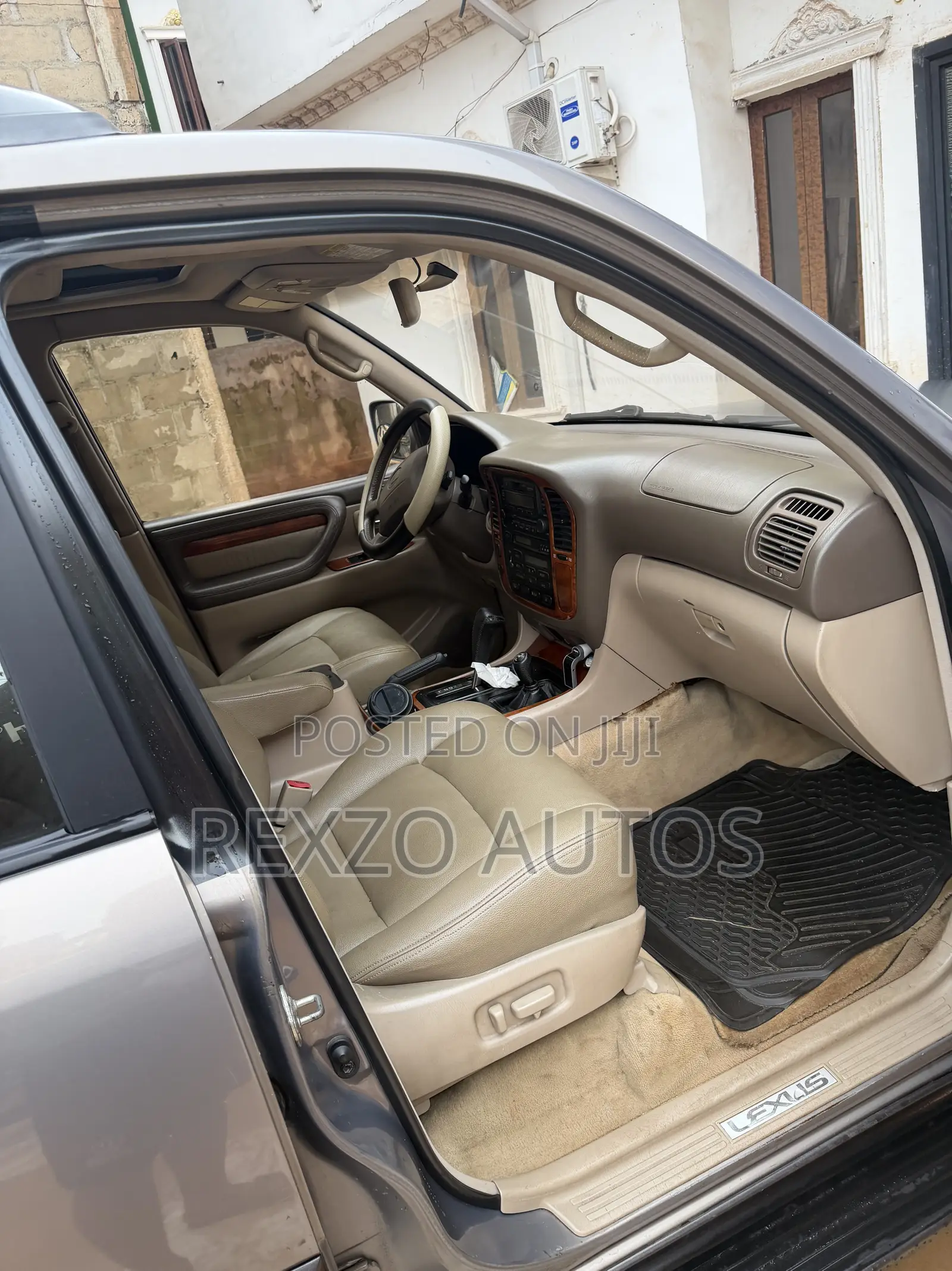 Lexus LX 470 AWD 2000 Gray