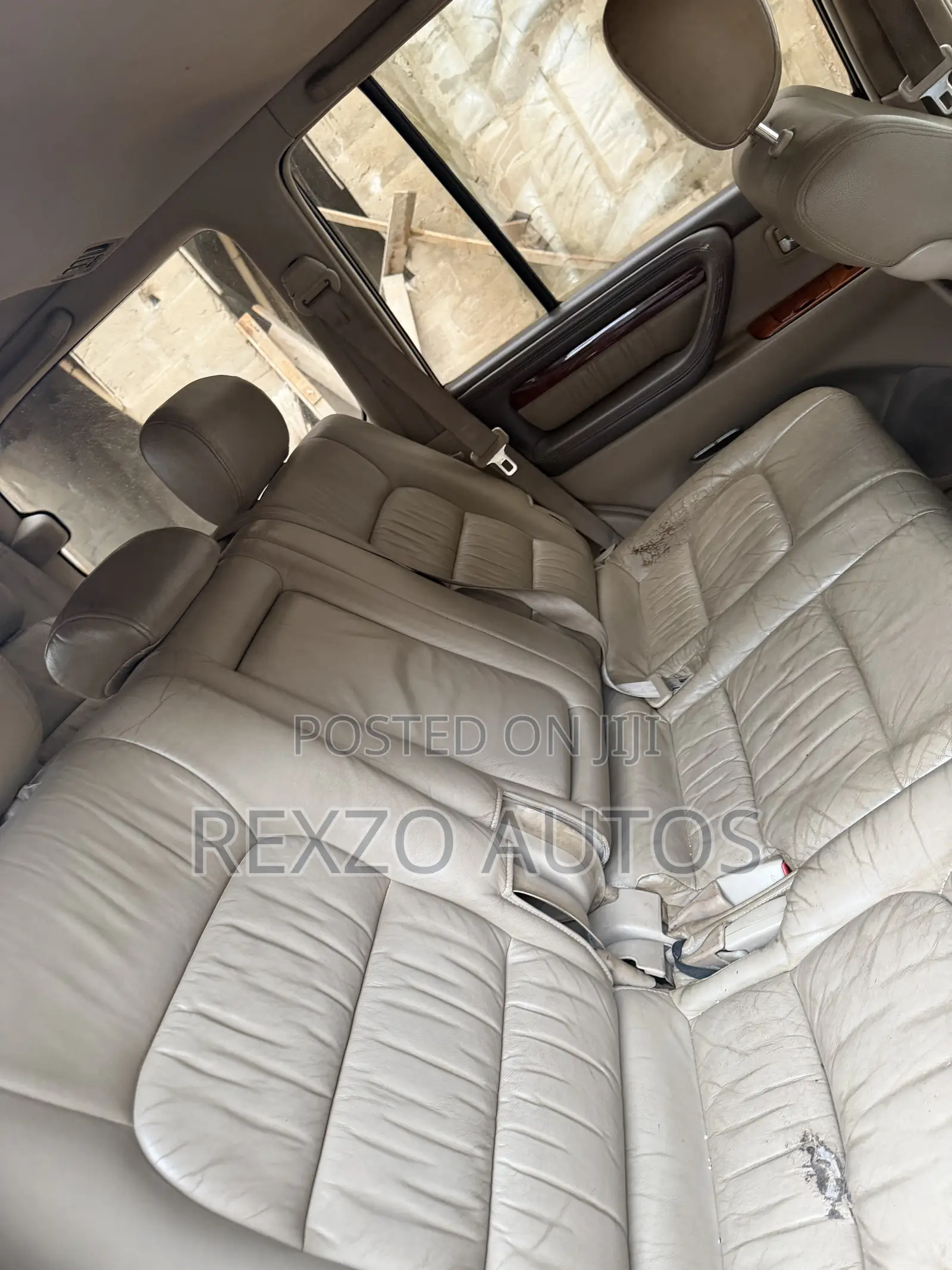 Lexus LX 470 AWD 2000 Gray