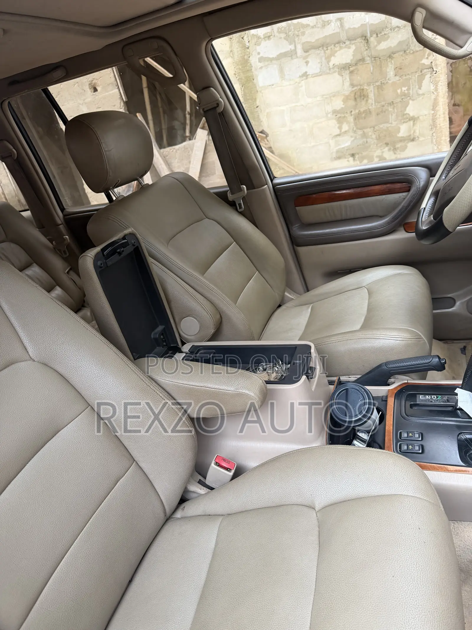 Lexus LX 470 AWD 2000 Gray