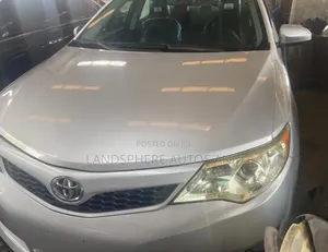 Toyota Camry SE 4dr Sedan (2.5L 4cyl 6A) 2013 Silver