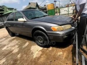 Toyota Camry CE 4dr Sedan (2.2L 4cyl 4A) 2000 Gray