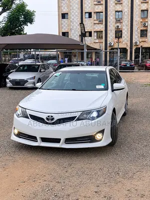 Toyota Camry SE 4dr Sedan (2.5L 4cyl 6A) 2014 White