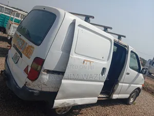 Toyota HiAce 2006 White