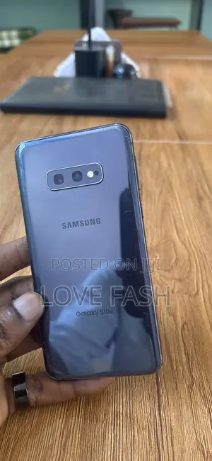 Samsung Galaxy S10e 128 GB Blue