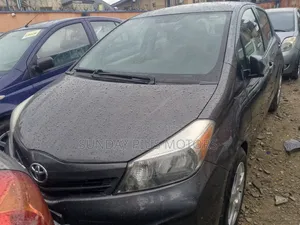 Toyota Yaris LE Hatchback 5dr 2013 Gray
