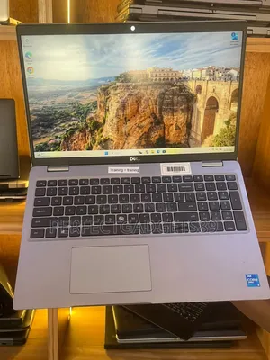 Laptop Dell Precision 3560 16GB Intel Core i5 SSD 512GB
