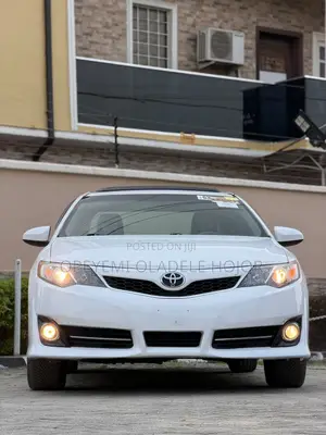 Toyota Camry SE 4dr Sedan (2.5L 4cyl 6A) 2013 White