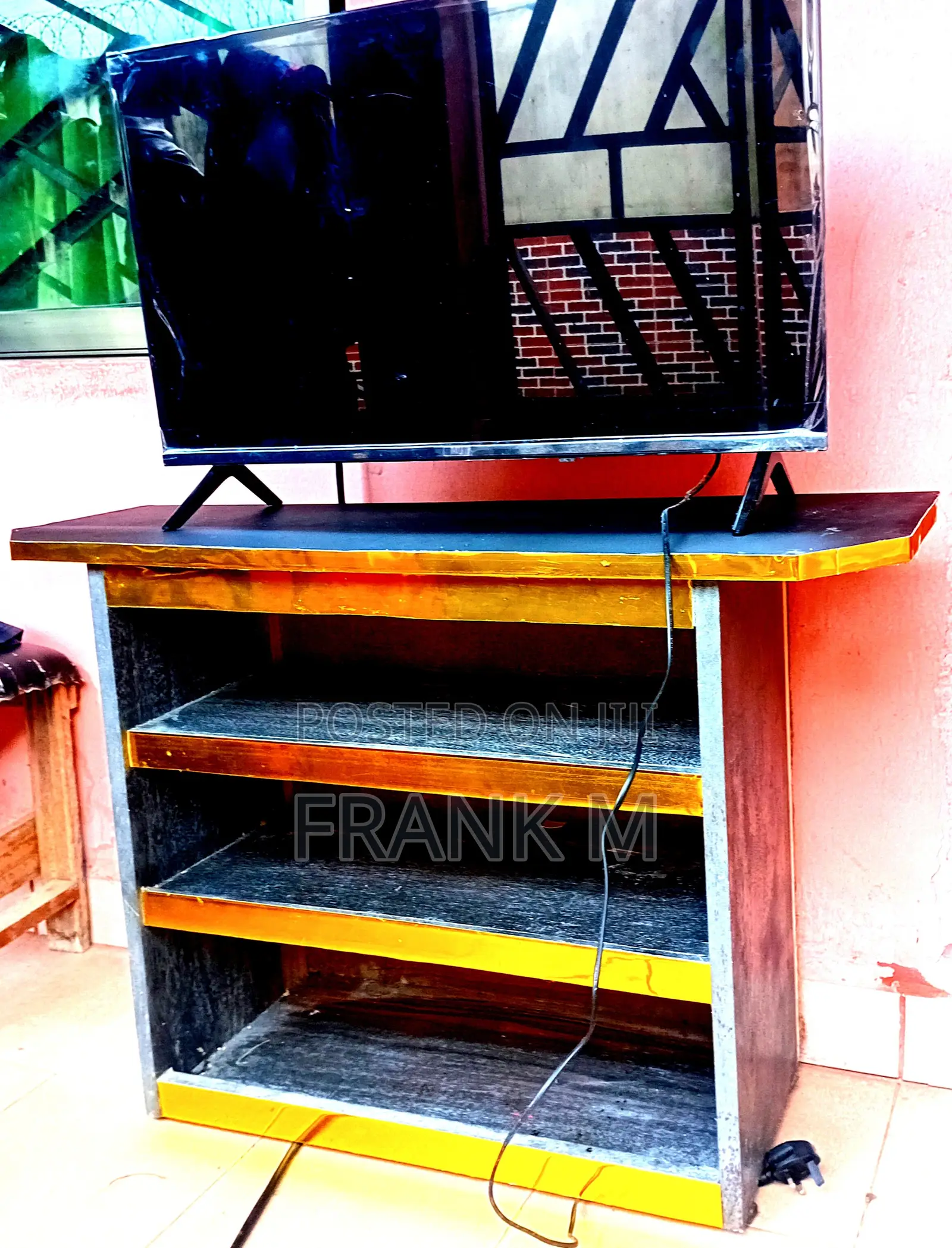 Smart TV Plus Stand