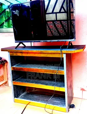 Smart TV Plus Stand
