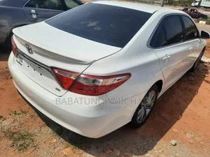 Toyota Camry SE 4dr Sedan (2.5L 4cyl 6A) 2016 White