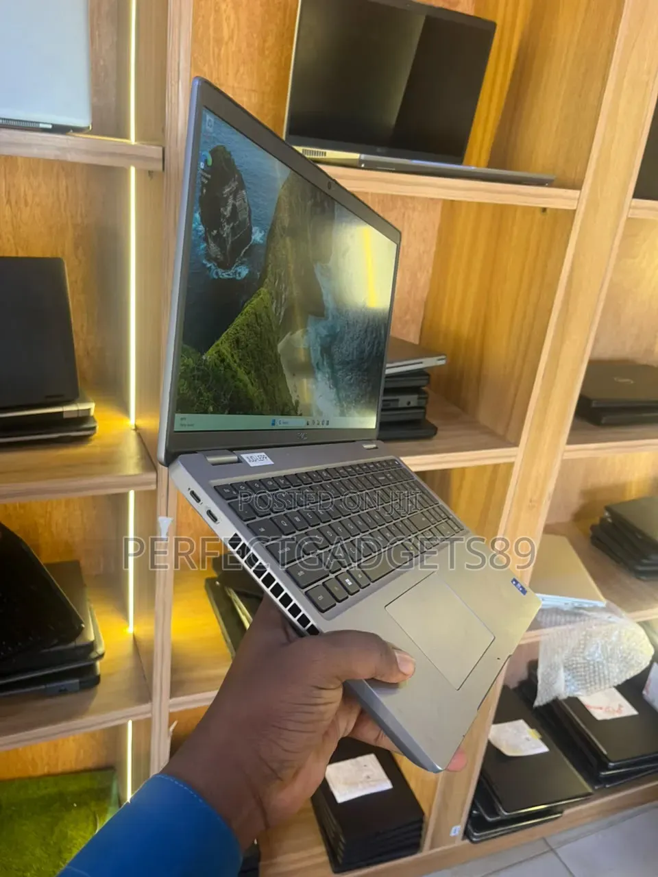 Laptop Dell Precision 3571 16GB Intel Core i7 SSD 512GB