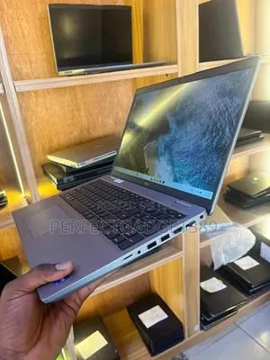Laptop Dell Precision 3571 16GB Intel Core i7 SSD 512GB