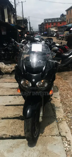 Yamaha 2010 Black