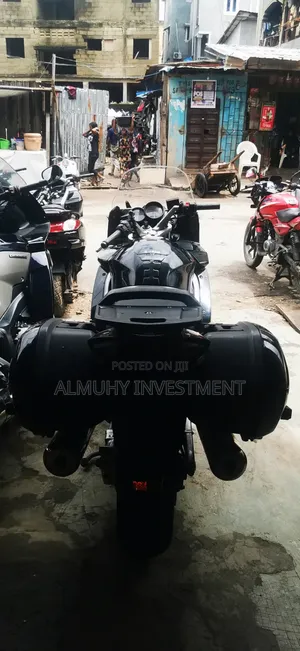 Yamaha 2010 Black
