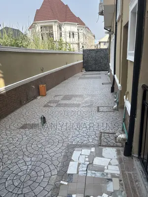1bdrm Apartment in Heathrow Estate for rent