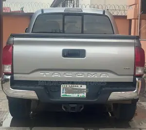 Toyota Tacoma 4dr Double Cab 5.0 ft. SB (2.7L 4cyl 4A) 2015 Silver