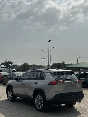 Toyota RAV4 2024 Silver