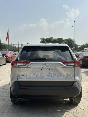 Toyota RAV4 2024 Silver