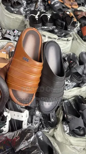 Men’s Fashion Slippers – Stylish Brown and Black Slides