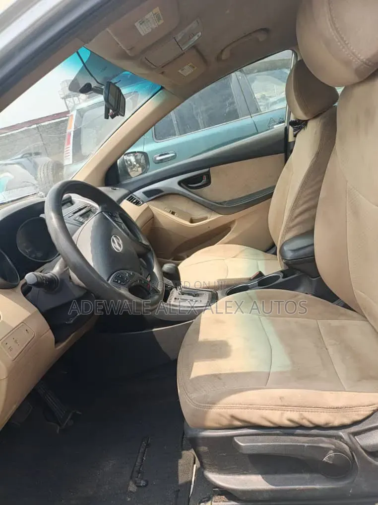 Hyundai Elantra 2014 Silver