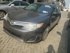 Toyota Camry LE 4dr Sedan (2.5L 4cyl 6A) 2014 Gray