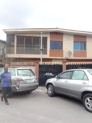 3bdrm Apartment in Obafemi Awolowo Way for rent