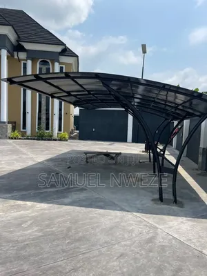 Modern Curved Cantilever 3car in One Carport