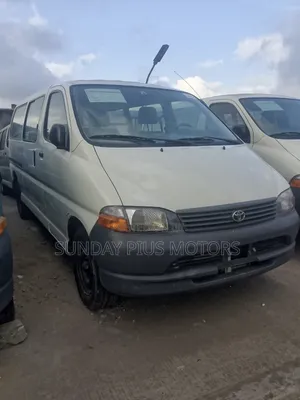 Toyota HiAce 2004 White
