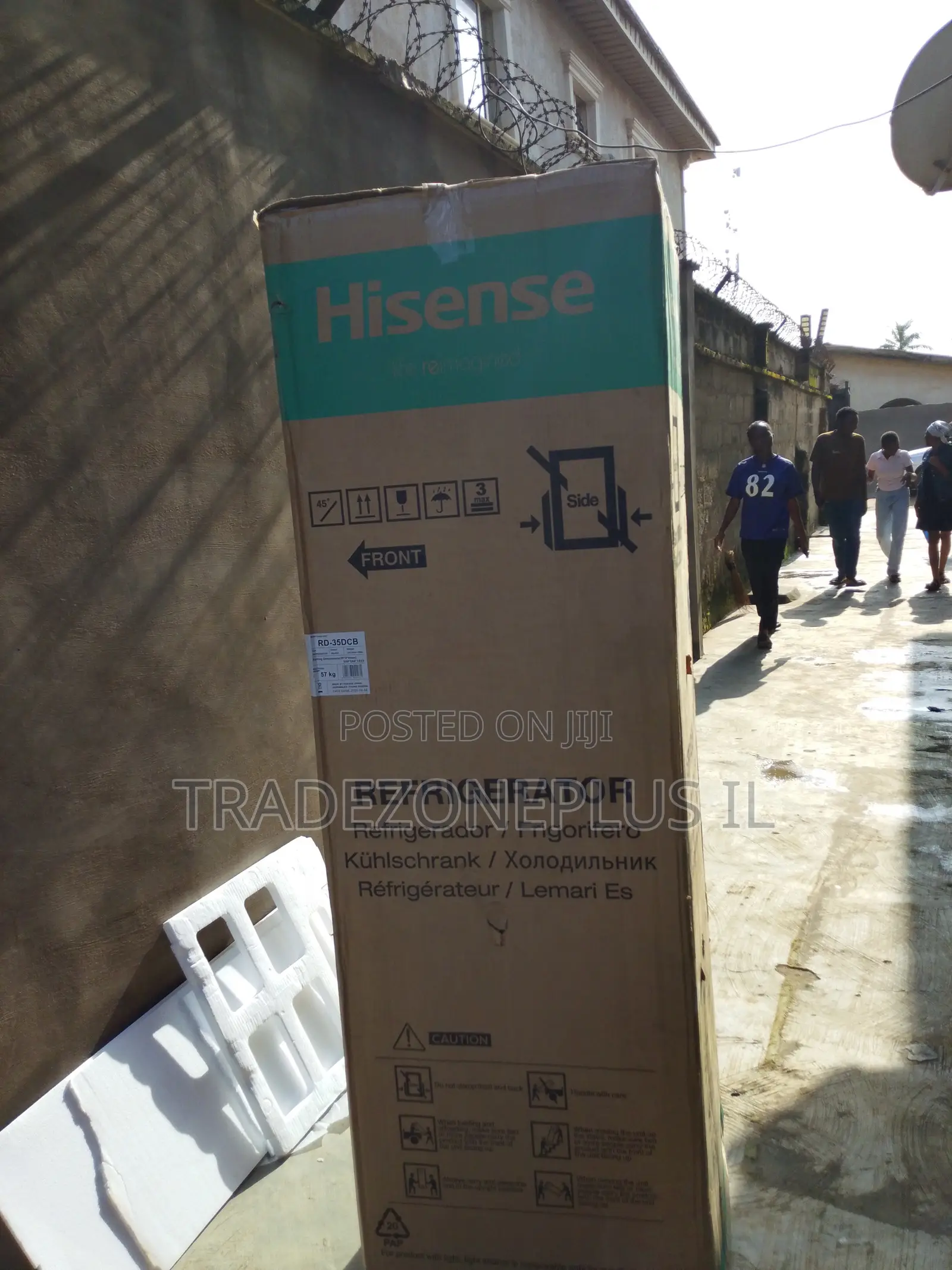 Hisense Double Door Refrigerator With Front-Mounted Water Dispenser