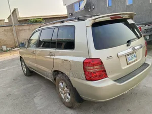 Toyota Highlander 2004 Gold