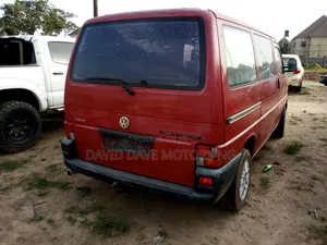 Volkswagen Transporter 2004 Orange