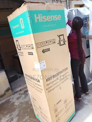 Hisense 264L Fridge Freezer With Integrated Water Access