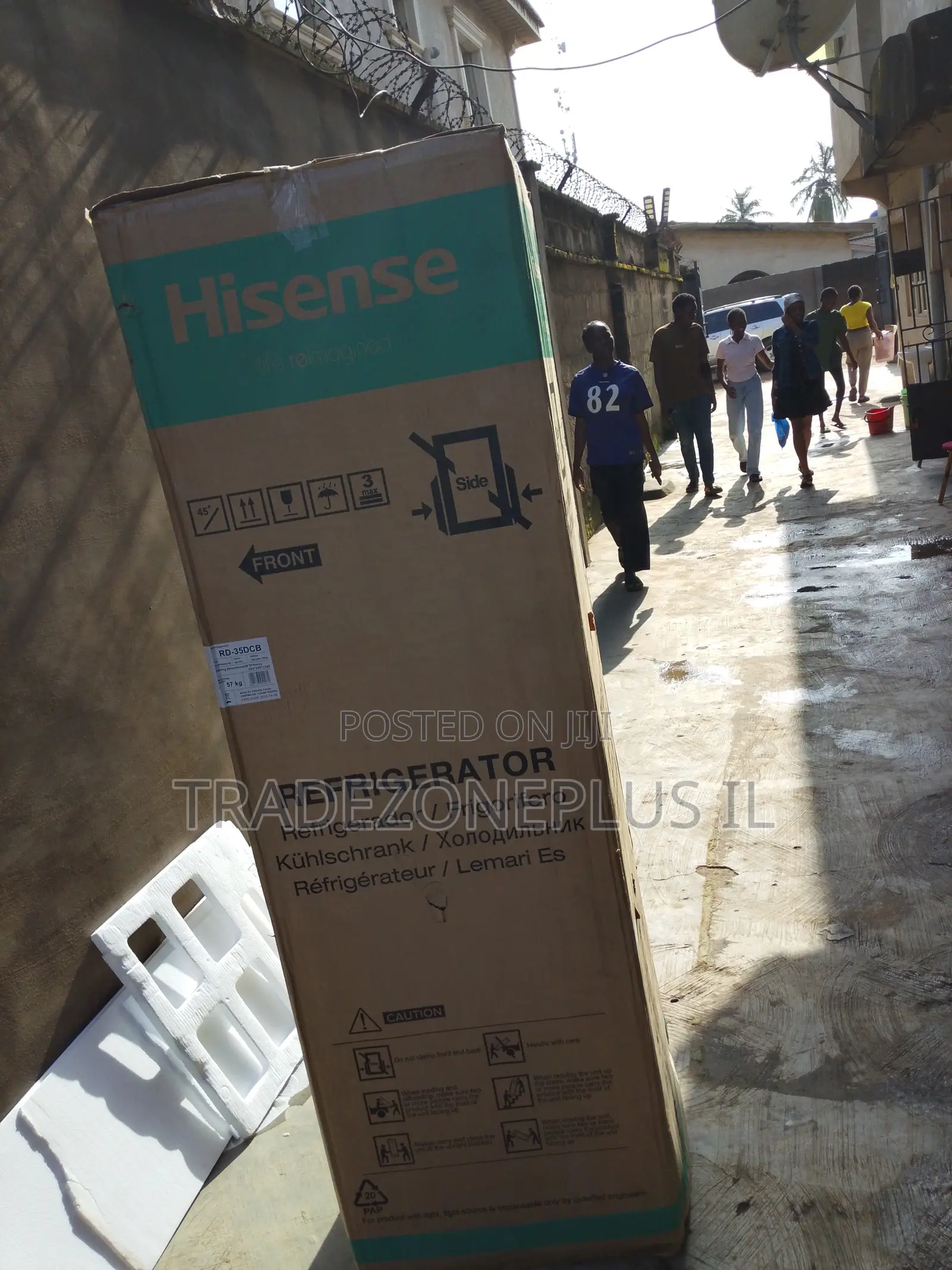 Hisense 264L Fridge Freezer With Integrated Water Access
