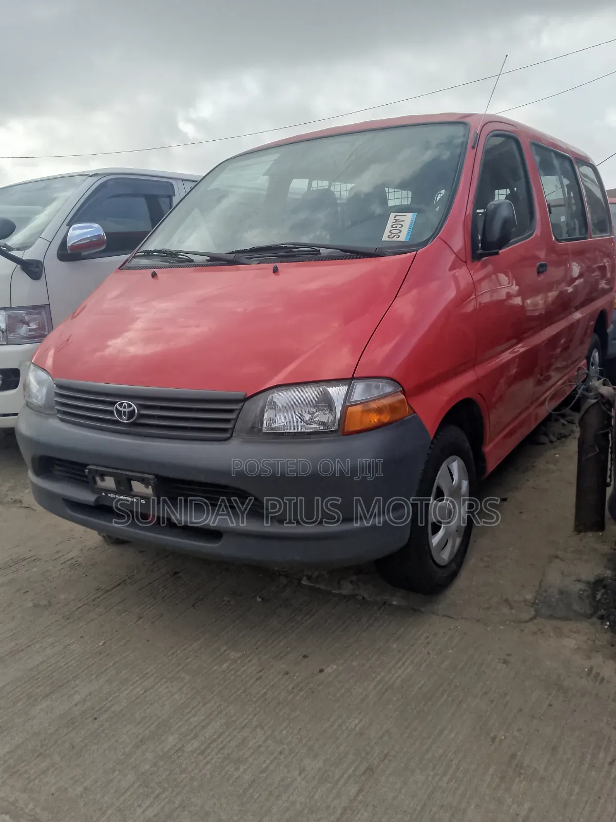 Toyota HiAce 2004 Red