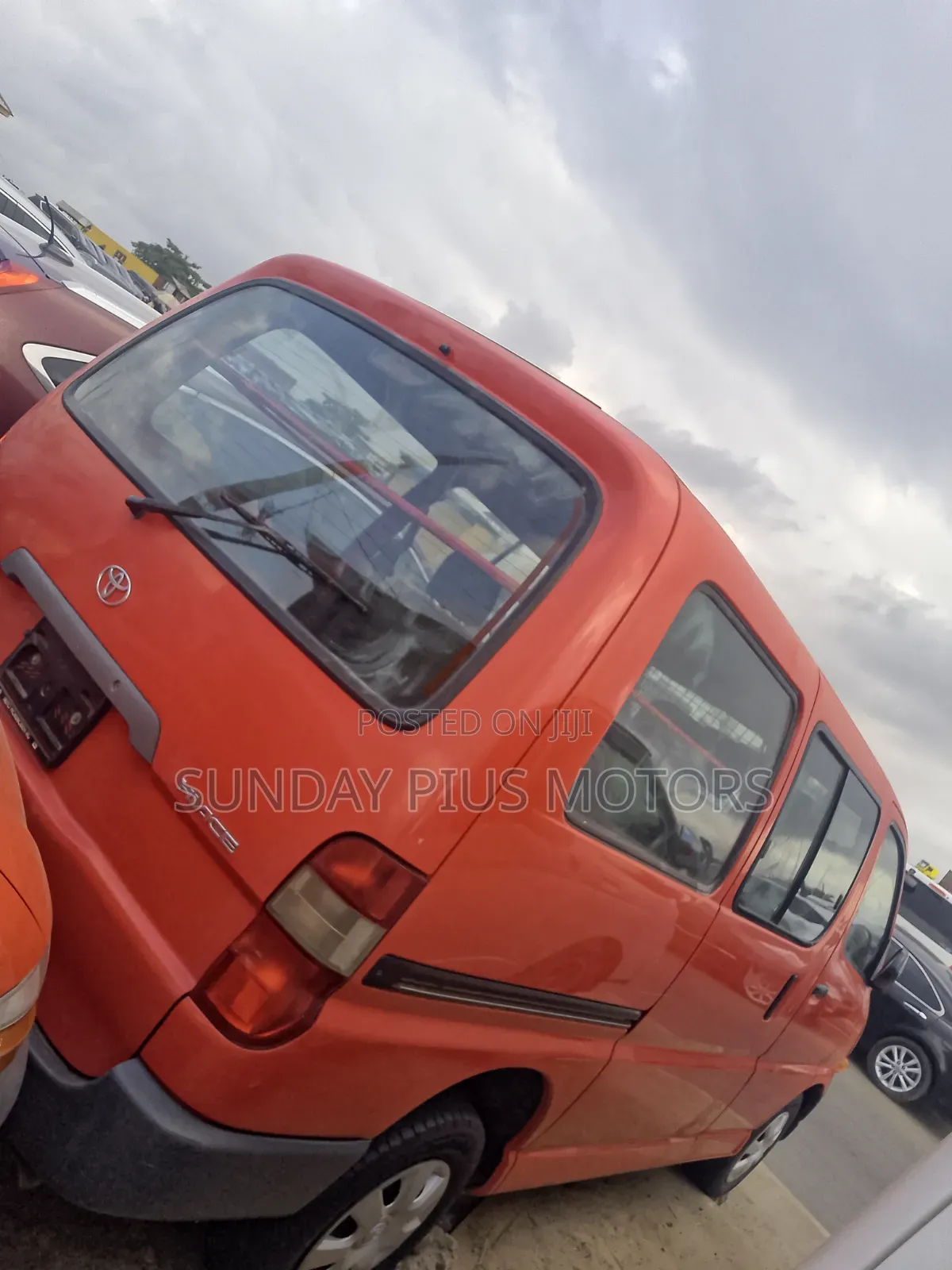 Toyota HiAce 2004 Red