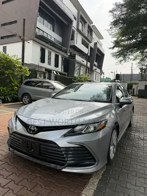 Toyota Camry LE 2022 Silver